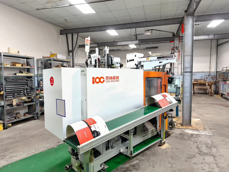 Injection molding workshop equipped with multiple machines
