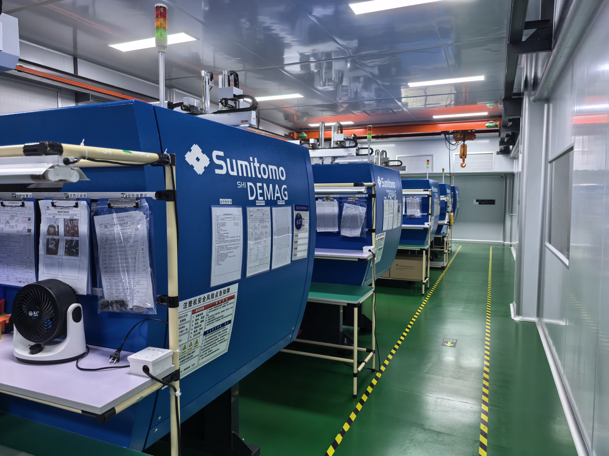 Injection molding workshop for custom plastic parts manufacturing